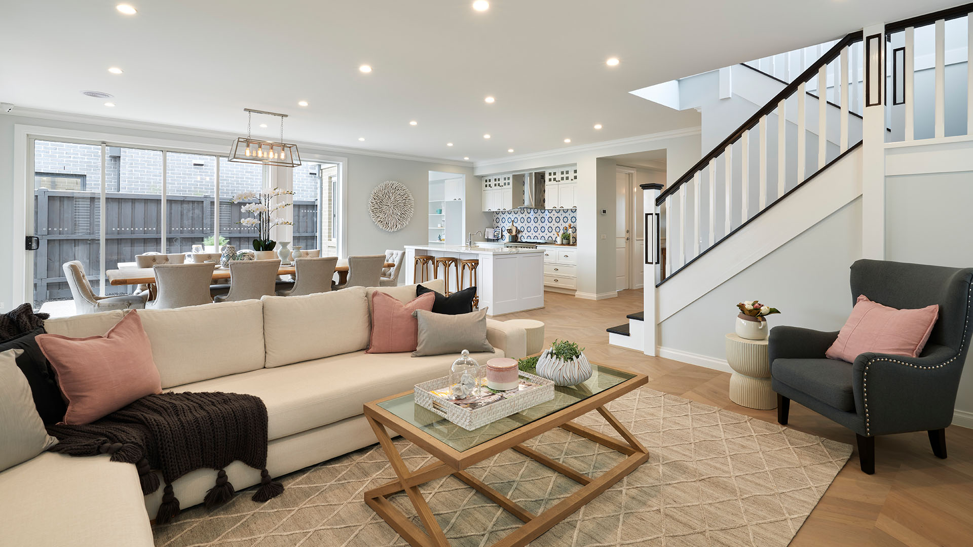 lih-webimg-land_Newport390_newgate_living