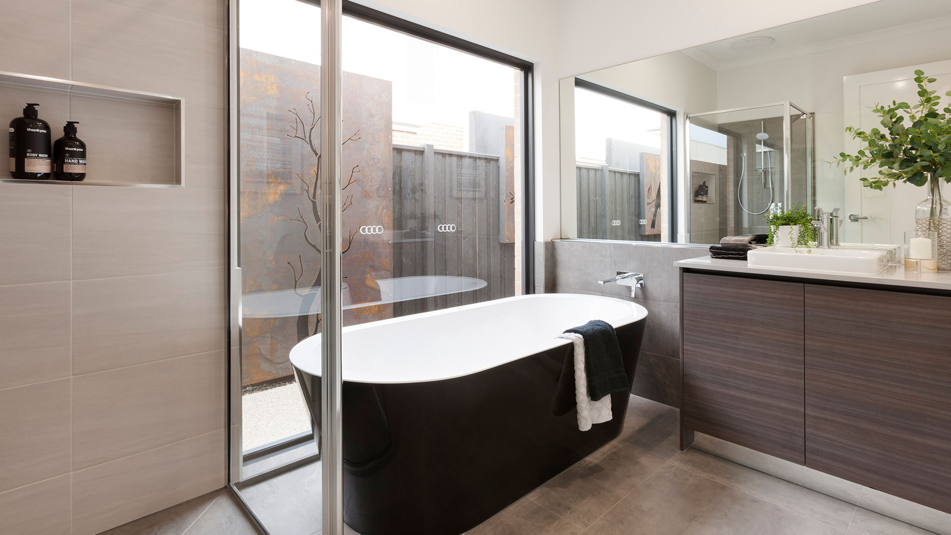 lih-webimg-land_tallai310_armstrong-17_bathroom